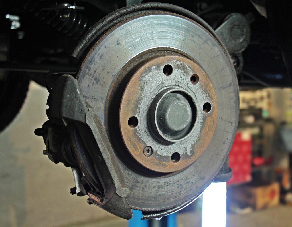 auto repair shop, workshop, brake disc, brake, change, brake change, automobile, car mechanic, specialist, lifting platform, repair, check, professional, vehicle, tool, work, lamp, work lamp, exchange, auto repair shop, brake, brake, brake, brake, brake, car mechanic